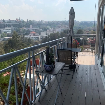 Venta de amplio departamento con terraza y vistas panorámicas en Lomas del Chamizal