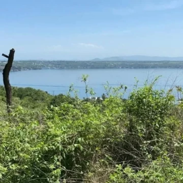 Terreno con vista panorámica al Lago de Tequesquitengo