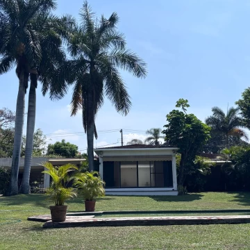 Quinta La CALMA en venta como terreno en Las Quintas 