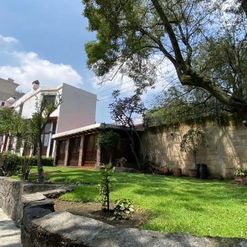 CASA EN VENTA EN DESIERTO DE LOS LEONES, PARTE BAJA 697m2 DE TERRENO