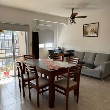 Departamento de dos dormitorios con balcón y patio en barrio Candiotia Norte