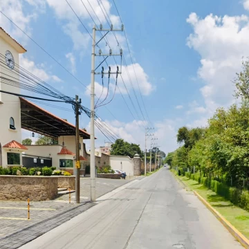 Terreno habitacional y comercial junto al Club de Golf Los Encinos a 20 min de Santa Fe