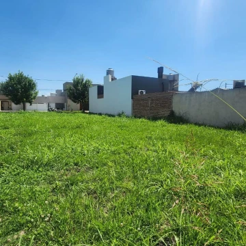 Terreno en Praderas 3. 400 m2 Sobre calle Brasilia.