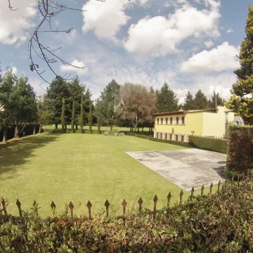 Se Vende Terreno colindante con el Club de Golf Los Encinos. 
