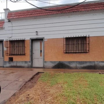 Casa con local en Maria Selva