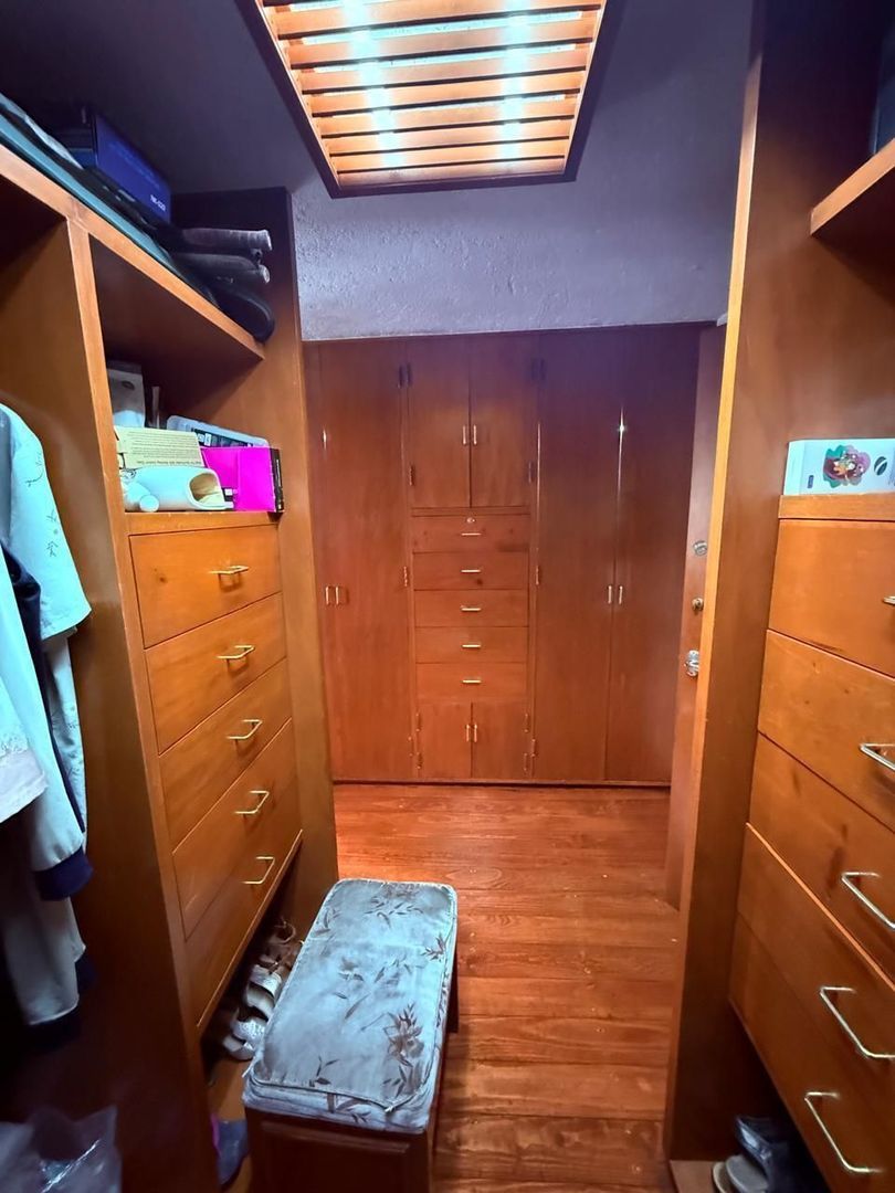 WALKING CLOSET.jpeg