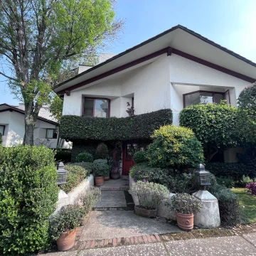 Preciosa casa en Venta rodeada totalmente de árboles