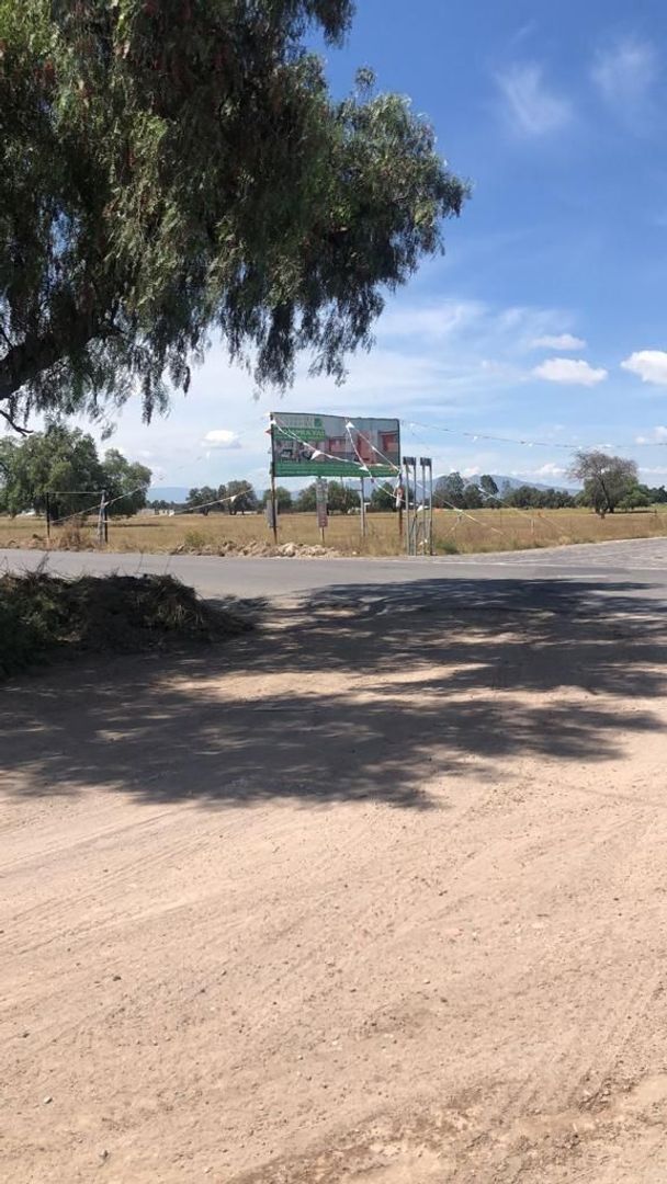 Frente a esta calle se encuentra el terreno
