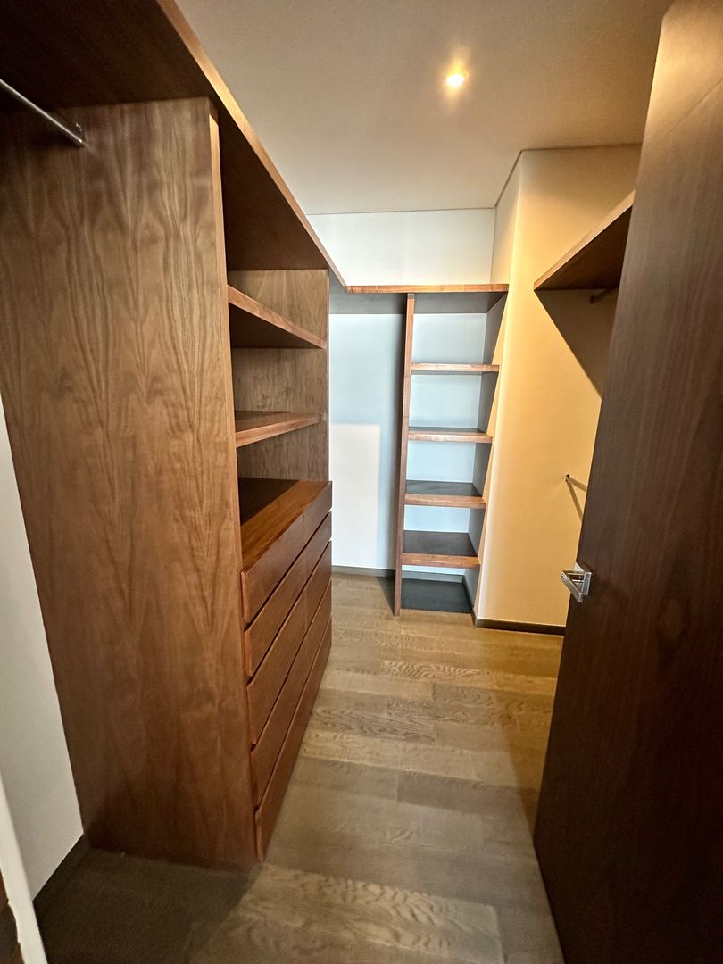 Walk in Closet.JPEG