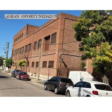 Edificio Comercial con frente a 3 calles