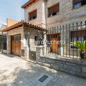 Venta casa de 4 ambientes con cochera en Haedo