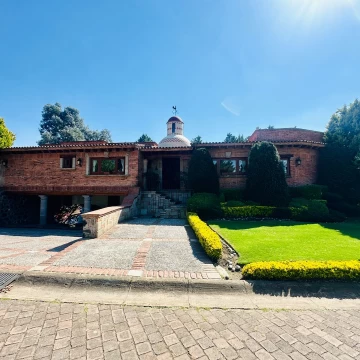 Casa en venta sobre el campo del Golf, Club de Golf los Encinos, 1 piso. 