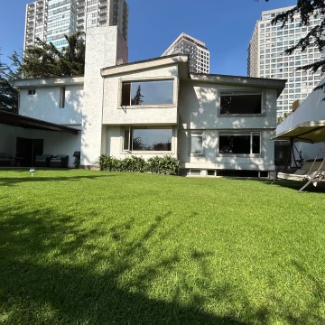 Casa en venta en Contadero, rodeada de arboles y cerca del corazón de Santa fe.