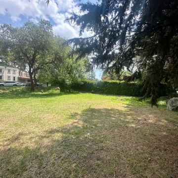 Terreno 1 de 2 en venta colindante con el campo de golf, Club de Golf los Encinos.