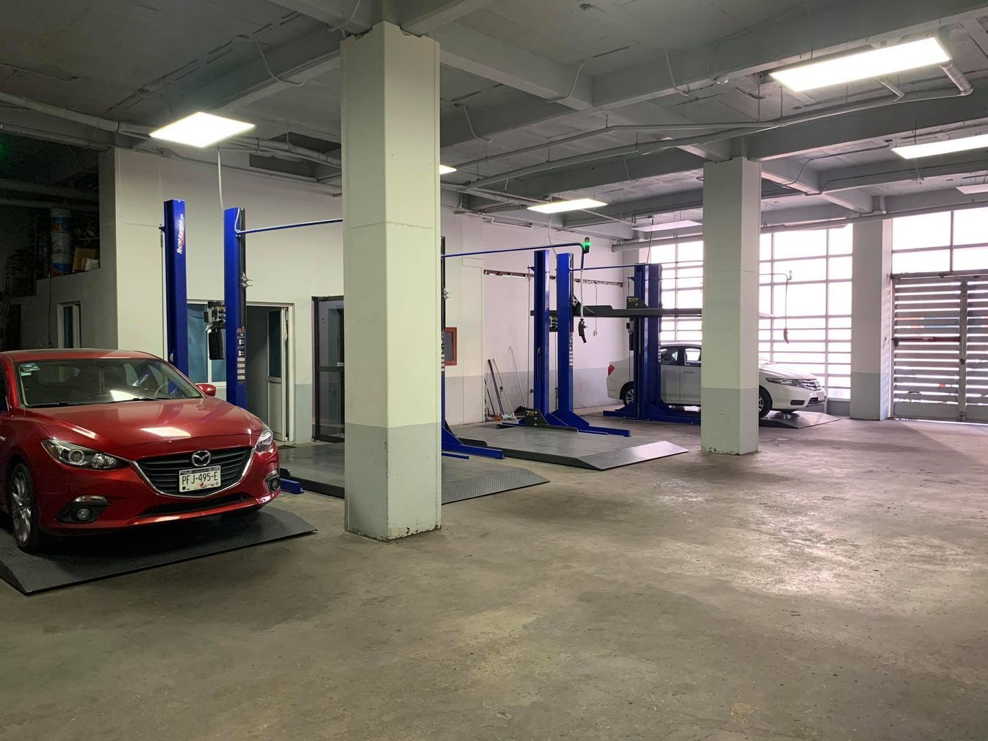 10_ESTACIONAMIENTOS.jpg