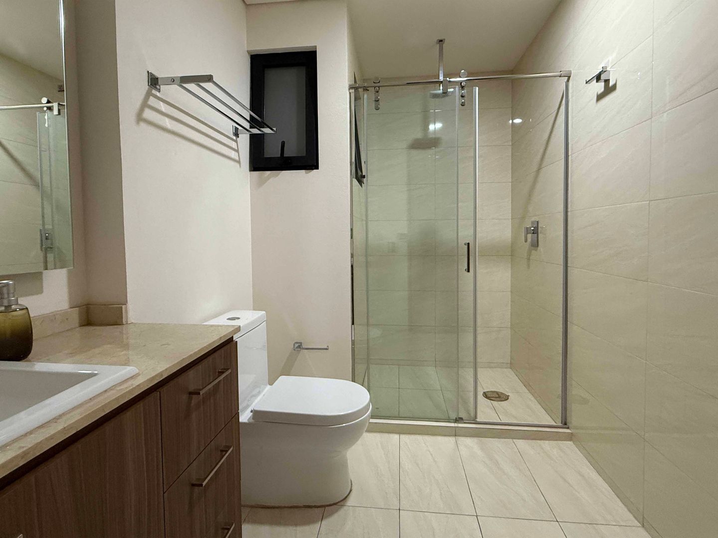 17 Baño Cuarto 2.jpg