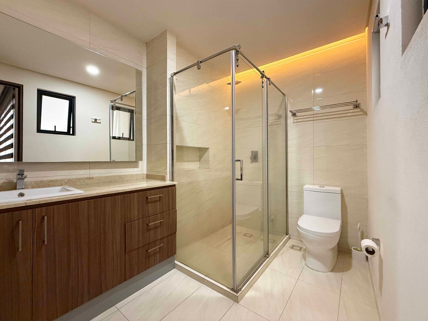 13 Baño Cuarto 1.jpg