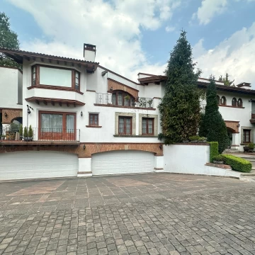 Renta Casa Estilo Mexicano Club de Golf  Los Encinos – 800 m² de Jardín, 4 recamaras