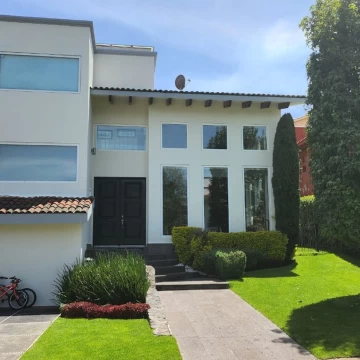 Moderna casa en venta, Club de Golf los Encinos, 4 recamaras 