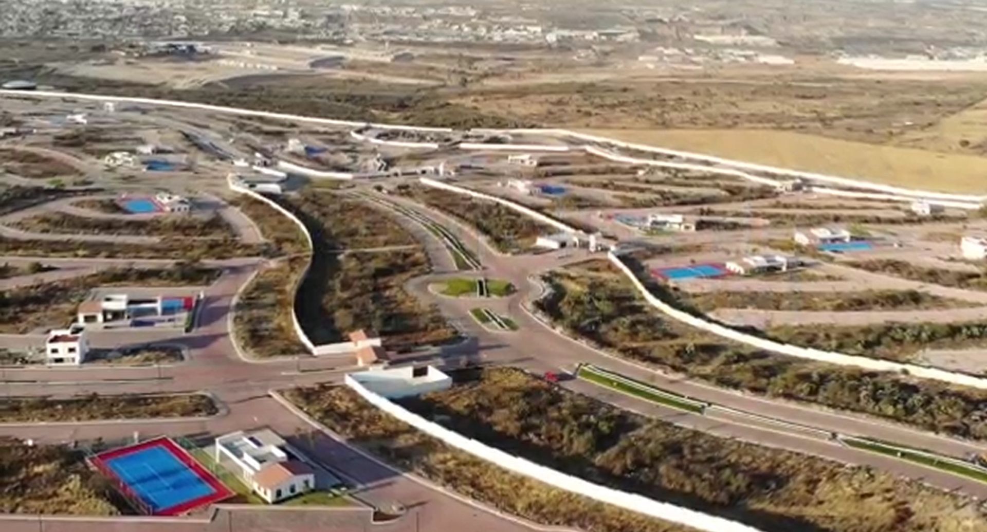 LOTES HABITACIONALES Y COMERCIALES 1.jpg