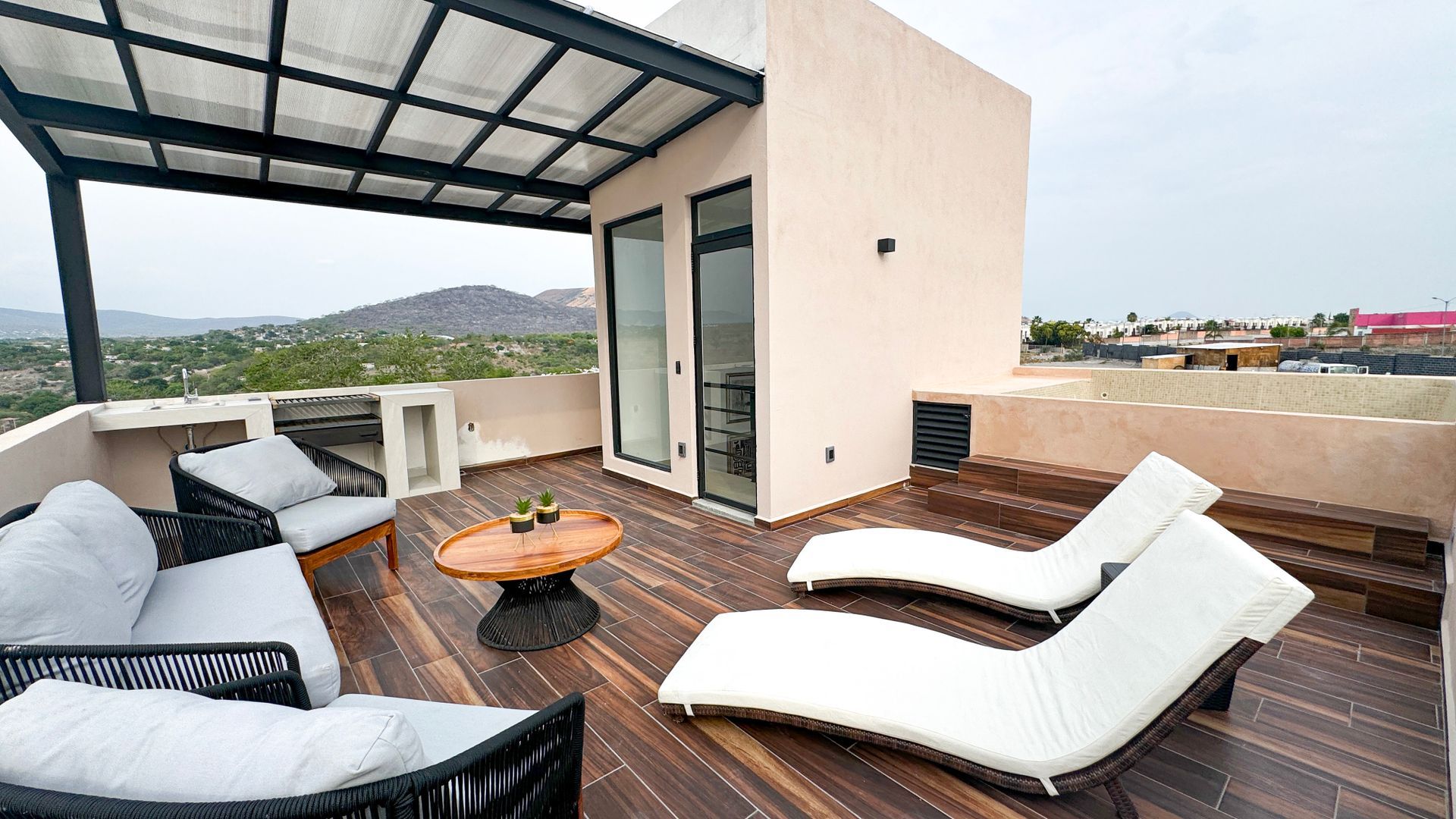 Roof3.jpg