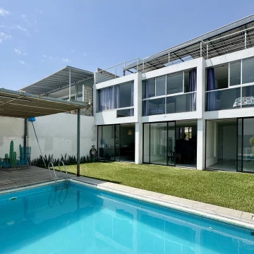 Casa en fraccionamiento con vista al Lago Tequesquitengo