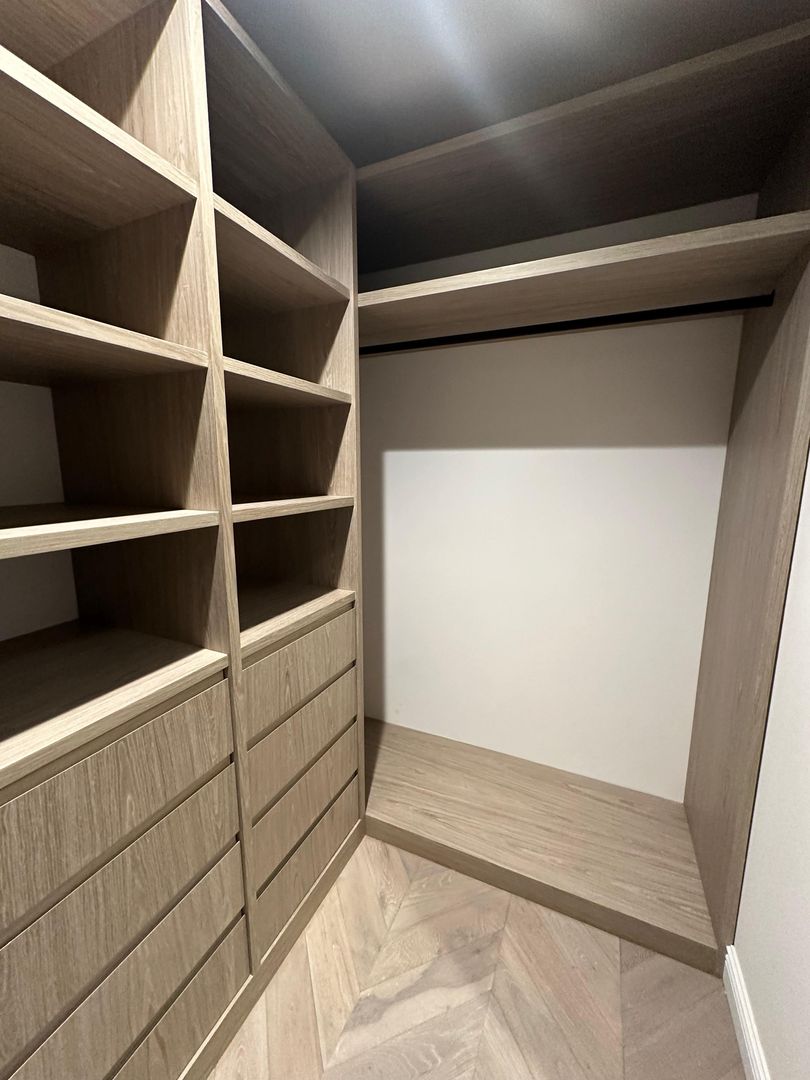 CLOSET 2 1.jpeg