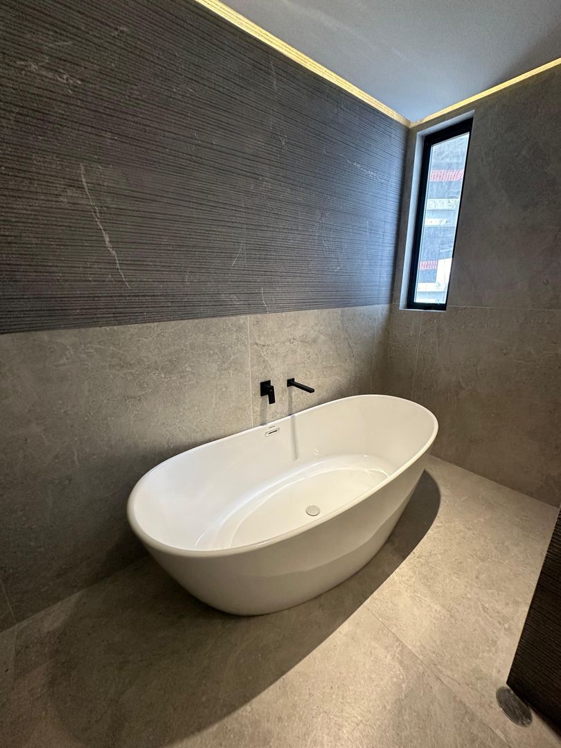 BAÑO 1 TINA.jpeg