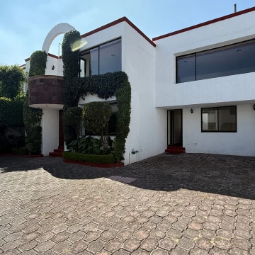 CASA EN VENTA EN LAS AGUILAS