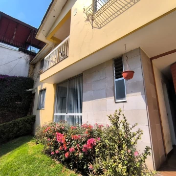 CASA CON JARDIN EN VENTA EN LOMAS DE AXOMIATLA