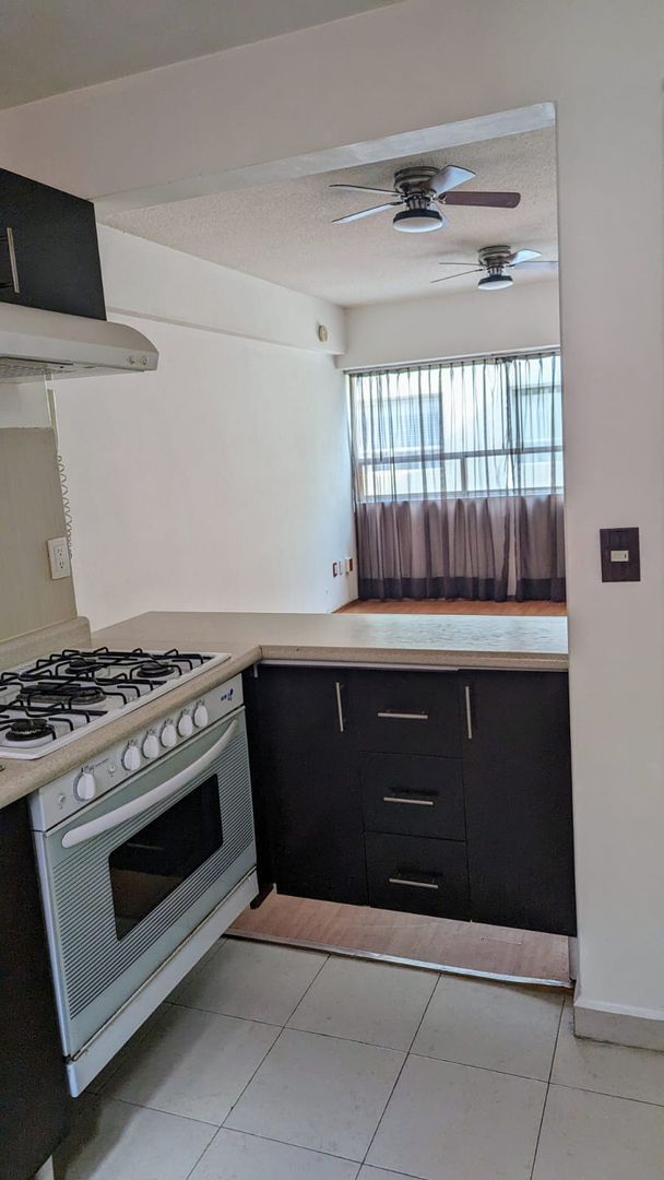 vista comedor y sala desde cocina.jpg.jpeg