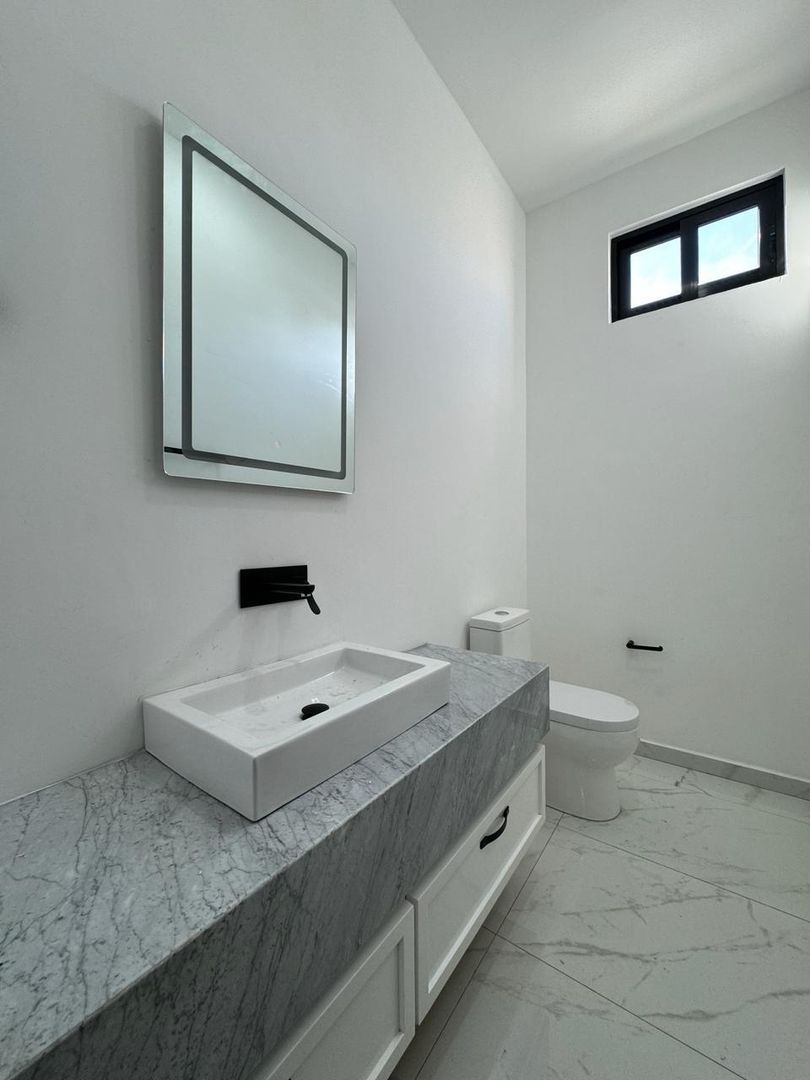 d6e60ddc-8eed-4990-8de0-c16863835b16.jpg