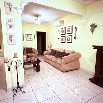 Casa en venta en Los Sauces 4 Recámaras