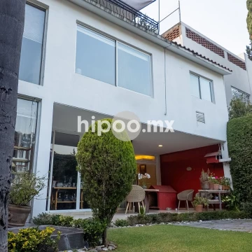 Linda casa para la familia que busca espacios amplios en calle muy tranquila, parte baja de La Herradura