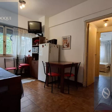 Venta - Departamento dos ambientes con ventana al frente - Arenales 2496