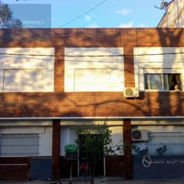 Venta Departamento dos ambientes al frente con balcón en La Plata ciudad