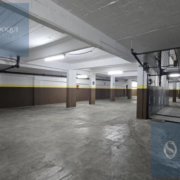 Venta Cochera cubierta en Centro · a 100 m de Plaza Colón y Playa Bristol