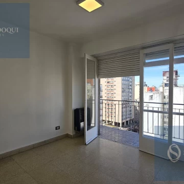 Venta - Departamento dos ambientes al frente con balcón - Santa fe 1715
