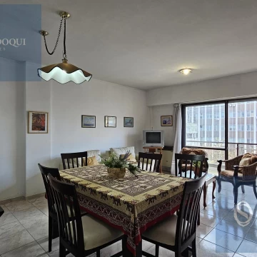 Venta Departamento tres ambientes con balcón y doble cochera en Centro