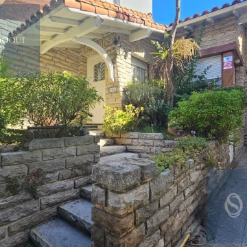 Venta Casa cuatro ambientes con cochera fija en San José, Mar del Plata