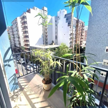 Venta Departamento dos ambientes con balcón y muebles incluidos en Centro