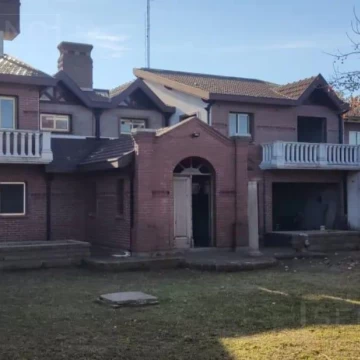 Casa de 7 amb. en Barrio Don Francisco, Campana