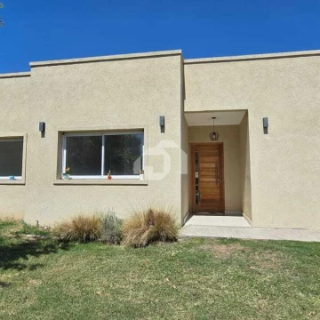Casa  en Venta en Santa Elena, Pilar del Este, Pilar