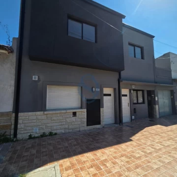 Venta - PH tres ambientes en duplex a la calle - Falucho 4524 