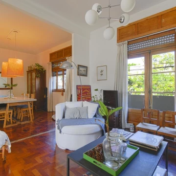 VENTA PH 1 PISO POR ESCALERA. 4 AMBIENTES. BALCON Y TERRAZA, CHACARITA