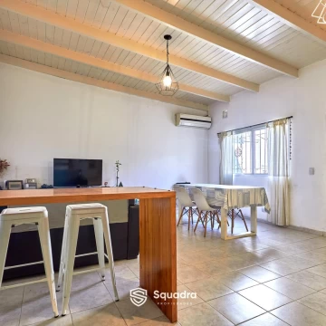 VENTA | PERMUTA - Casa de pasillo de 2 dormitorios - Barrio Arroyito - APTO CRÉDITO.