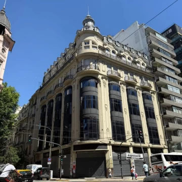 VENTA DE IMPONENTE EDIFICIO - BALVANERA