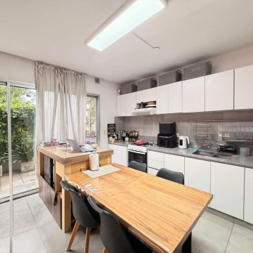 Departamento en venta dos dormitorios y gran balcón apaisado