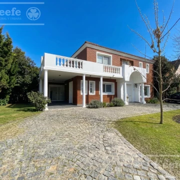 Casa en venta de cuatro ambientes en Abril Country Club - Guillermo Hudson