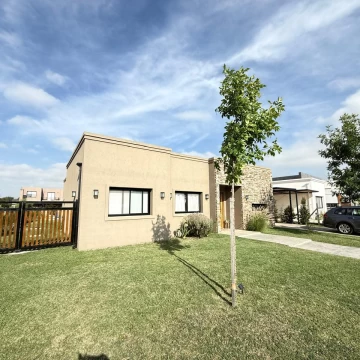 Casa en venta 3 dorm Barrio Santa Lucia Pilar del Este